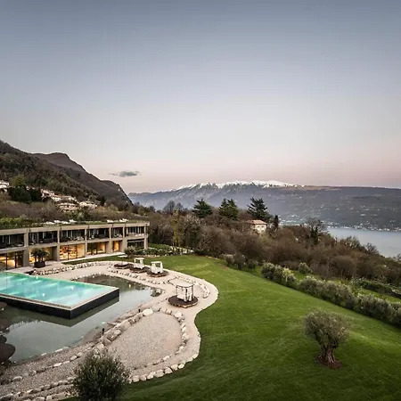 Stroblhof Garda Active Family Hotel 5*